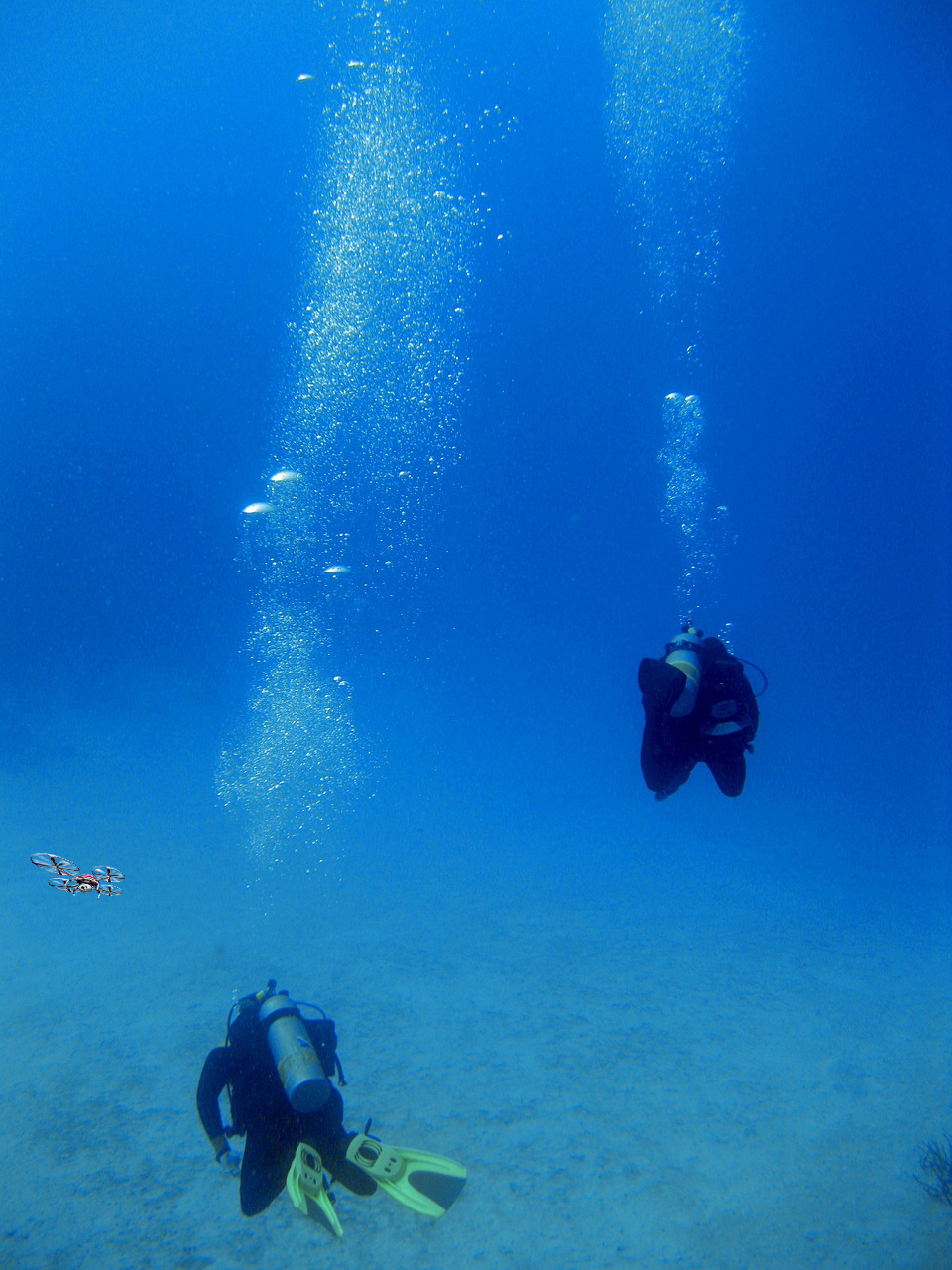 TECHNOLOGICAL INNOVATIONS IN DIVING - UNDERWATER DRONES AND NEW FRONTIERS