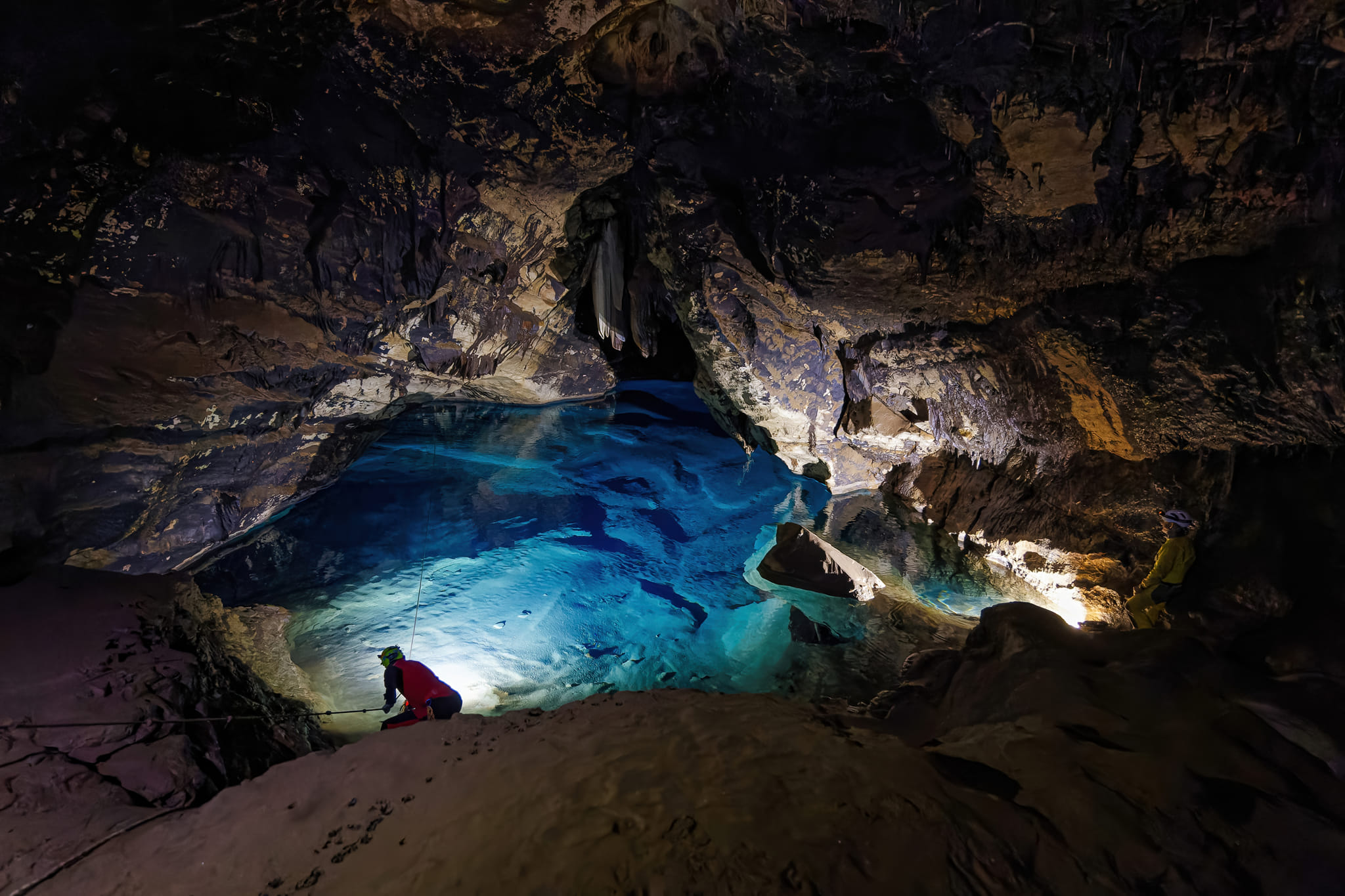 CAVE DIVING - COMPLETE GUIDE TO CAVE DIVING